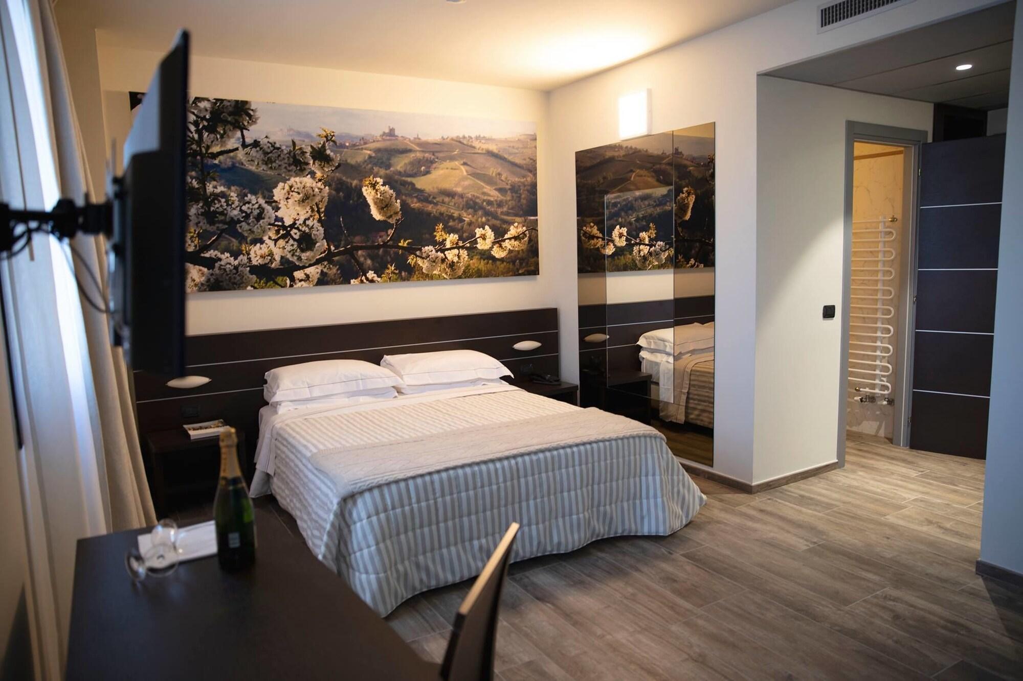 Castahotel Castagnito Eksteriør billede